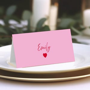Rosa und rotes Herz Print Brautparty Tischkarte / Bachelorette Tischkarte / Junggesellinnenabschied Gedeck / Gefaltete Gast Namen Karte