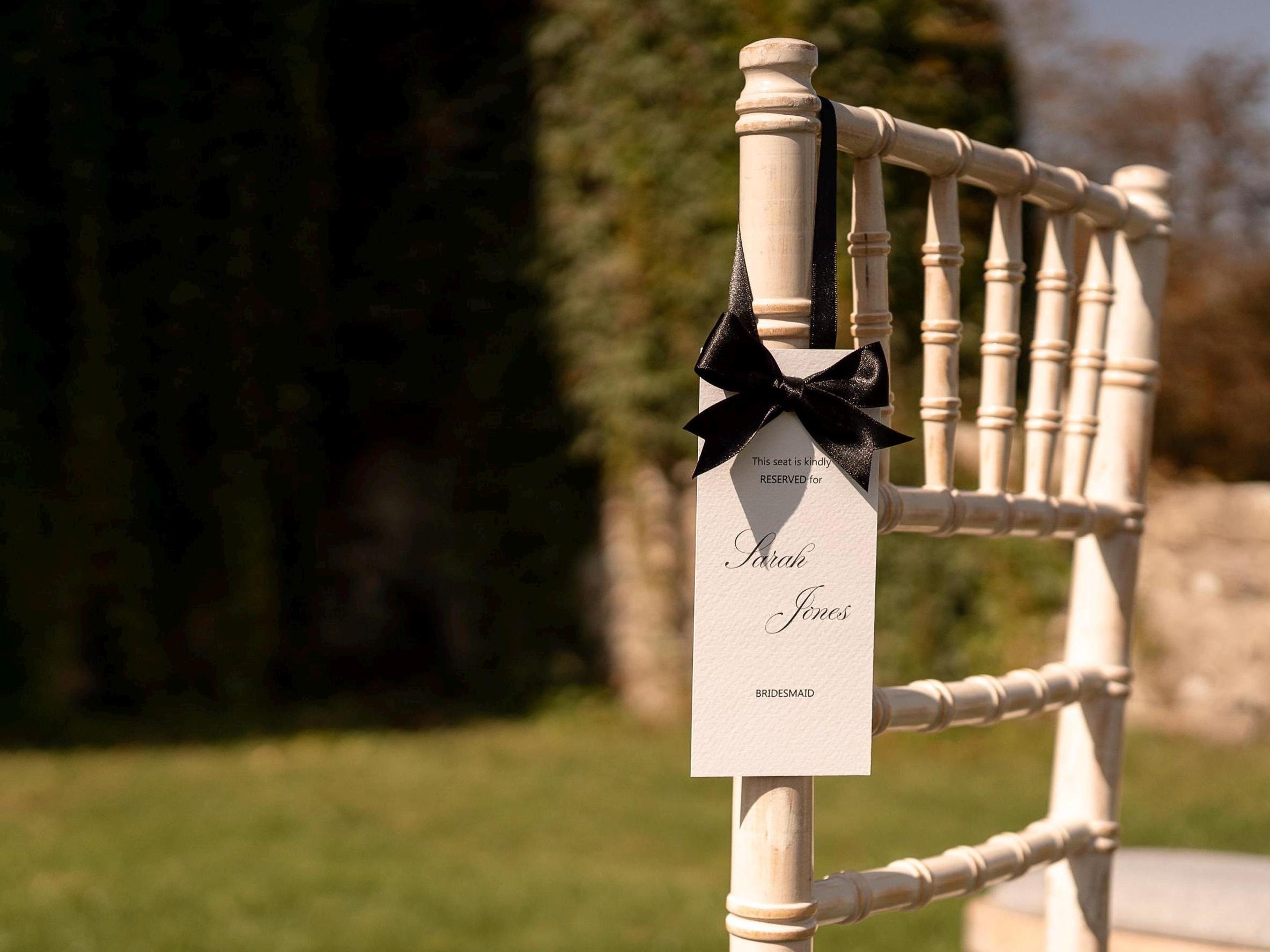 Hochzeit reservierter Stuhl Anhänger mit schwarzer Schleife