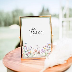 Numéro de table de mariage de luxe à imprimé fleurs sauvages rose, lilas et pêche / plaque de nom de table / noms de table personnalisés « FLEUR »