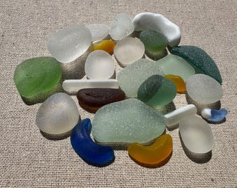 Cristal de mar español: 24 piezas auténticas de cristal de mar de colores procedentes de España en un tarro de cristal con un encantador diseño de rayos de sol.