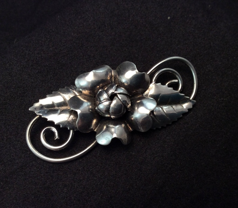 Pre Owned Pretty Ladies Flower pin Beautiful Preowned Vintage Sterling Silver Rose Flower Brooch Pin Stamped Sterling