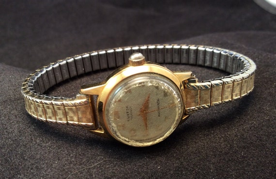 vintage stretch band watch