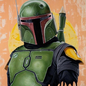 Op de afbeelding: Een groene en zwarte Star Wars Boba Fett-actiefiguur met een gele schouderbeschermer. De figuur staat op een textuurrijke oranje achtergrond.