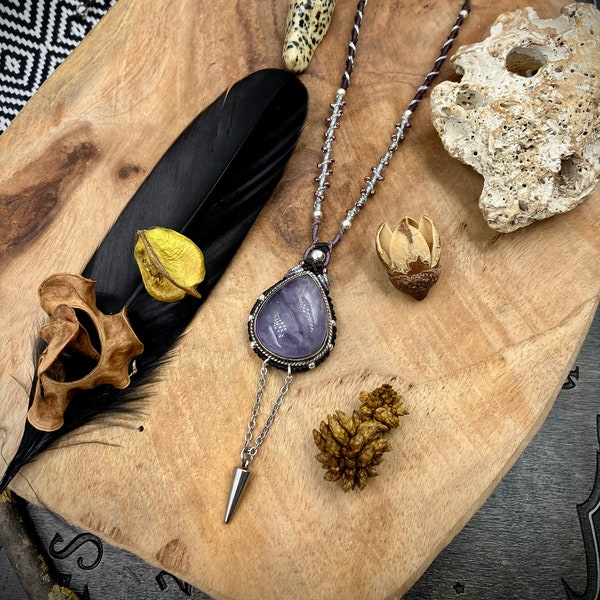 Collier pendentif sautoir en macramé avec pierre d’Améthyste - Style boho, tribal, ethnic, gypsy, esoteric, wicca, fairy