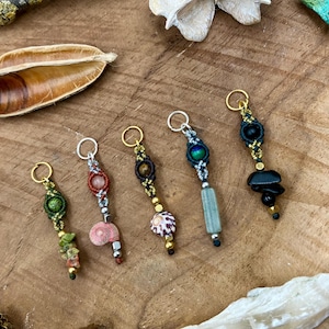 Boho hair jewelry in macrame and brass - Braid/dread jewelry, hair clips with natural stones and shells