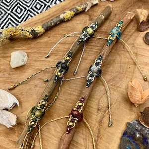 Verstellbarer Haarschmuck aus Makramee und Edelstahl – Ethnische Ringe für Zöpfe/Dreadlocks, Haarperlen mit Steinen