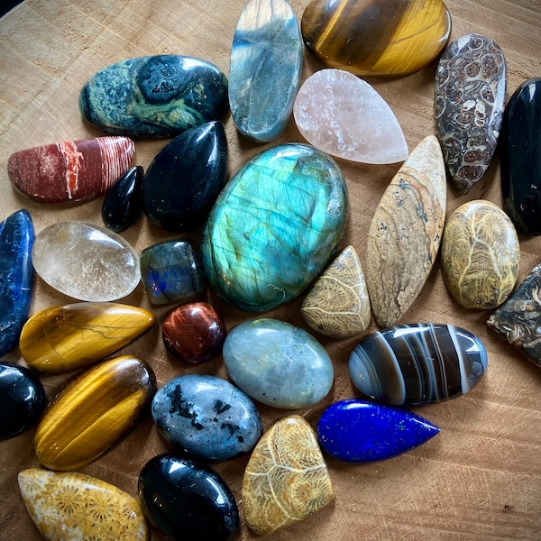 Cabochons en pierre naturelle - Labradorite, Fluorite, Quartz, Onyx, Lapis Lazuli, Sodalite, Corail, Jaspe - Matériel micro-macramé