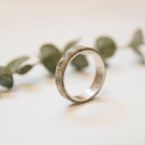 Fedi nuziali in carta con anello in argento, anello in carta riciclata, anelli unici per matrimonio boho, anello di fidanzamento personalizzato realizzato con carta riciclata