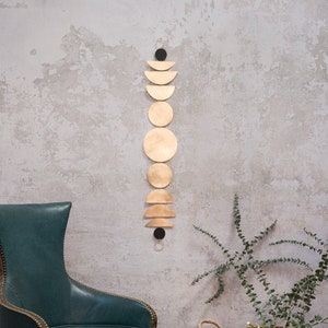 Arazzo con fasi lunari in ottone e carta riciclata, grande decorazione da parete per la casa, accenti decorativi dorati per la casa per mia figlia, regali per lei