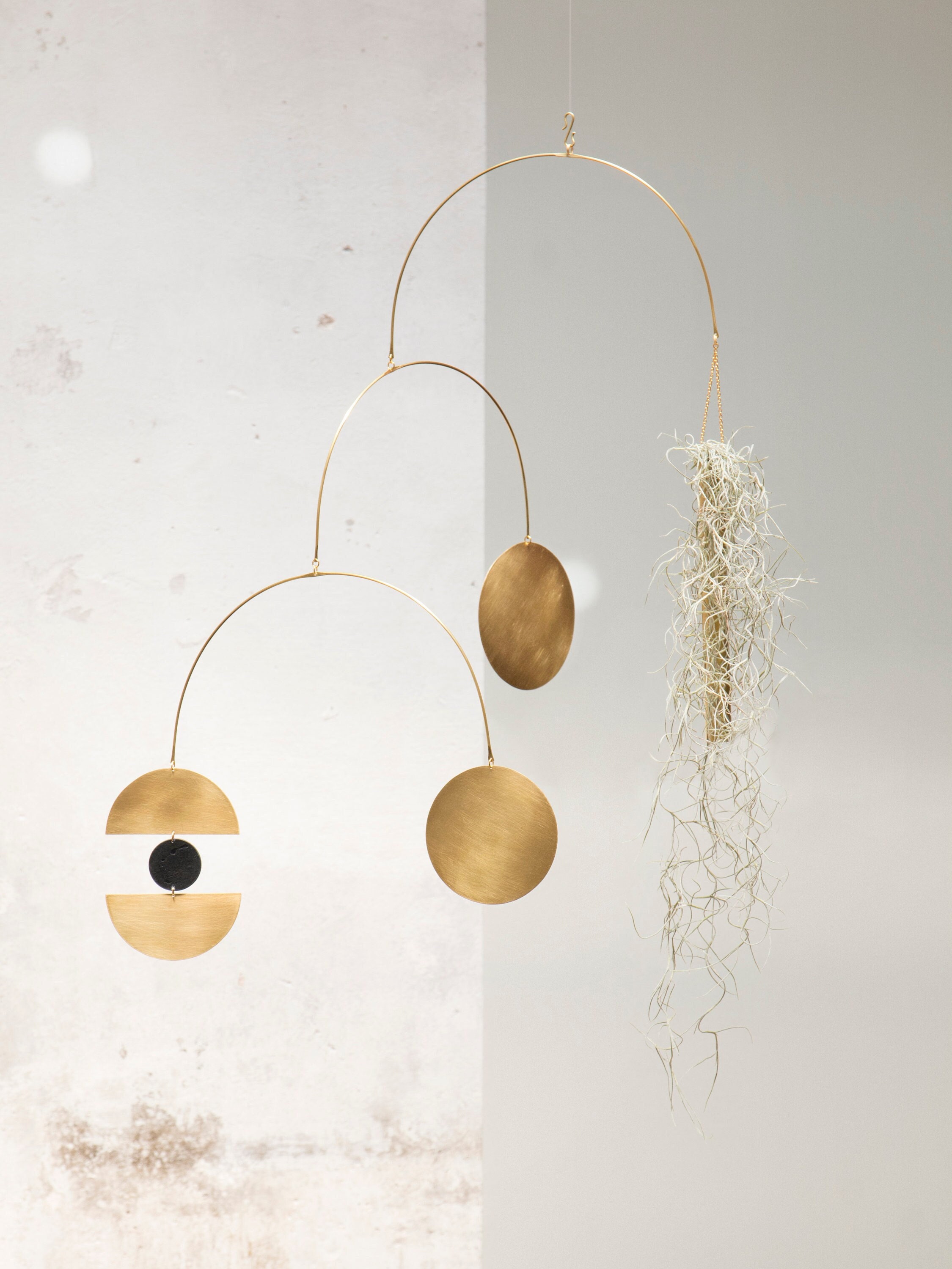 Art Mobile Cinétique Plante Aérienne en Laiton et Papier Pour Une Décoration d'intérieur Minimaliste