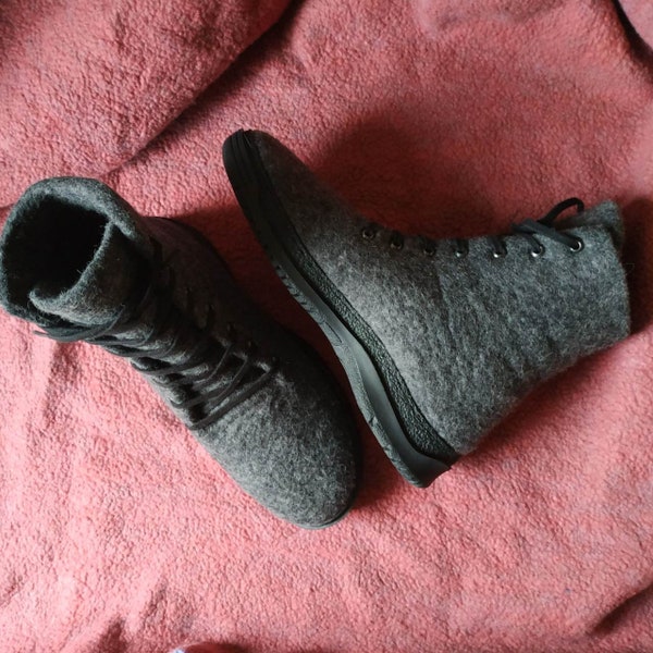Mens felt boots, wool shoes, winter boots, felted, grey valenki, gray, snow boots, felted shoes, shoes men, mens shoes, lace up boots, eco
