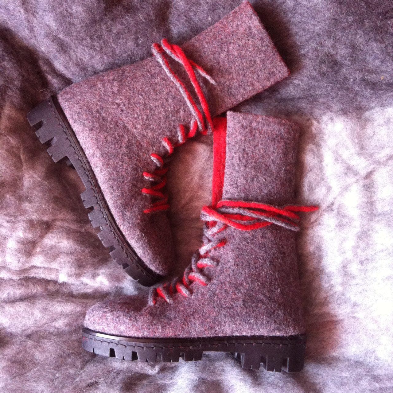 winter boots red laces