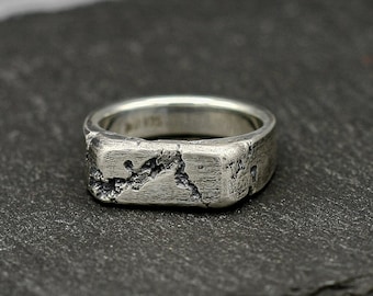 Rough fracture brutalist style band, silver signet ring