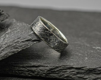 Patterned silver ring, hammered band, unique wedding ring