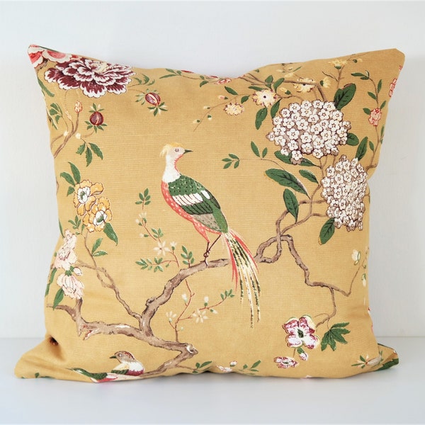 Double sided 18'' pillow cover ORIENTAL BIRD, made of 100% linen fabric. For pillow size 45x45 cm (18''x18''). Fabric design GP & J Baker.