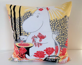 MOOMIN TROLL 20'' double-sided pillow cover. Cotton case handmade from Finlayson fabric, for pillow in size 50x50 cm (20''x20'')