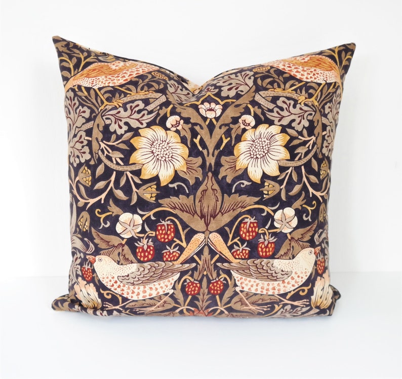 Double-sided 18'' STRAWBERRY THIEF pillow cover . Design William Morris. 100% cotton for pillow in size 45x45 cm 18''x18''. image 1