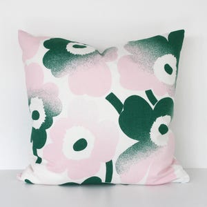 Double sided 18&#39;&#39; PIENI UNIKKO HÄIVÄHDYS pillow cover, handmade from Marimekko cotton fabric. Pillow size 45x45 cm (18&#39;&#39;x18&#39;&#39;)