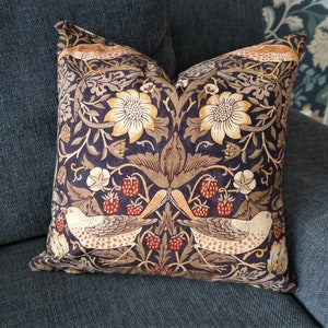 Double-sided 18'' STRAWBERRY THIEF pillow cover . Design William Morris. 100% cotton for pillow in size 45x45 cm 18''x18''. image 5