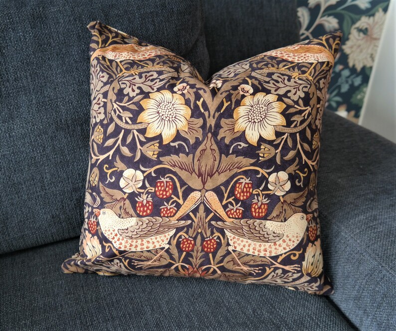 Double-sided 18'' STRAWBERRY THIEF pillow cover . Design William Morris. 100% cotton for pillow in size 45x45 cm 18''x18''. image 5