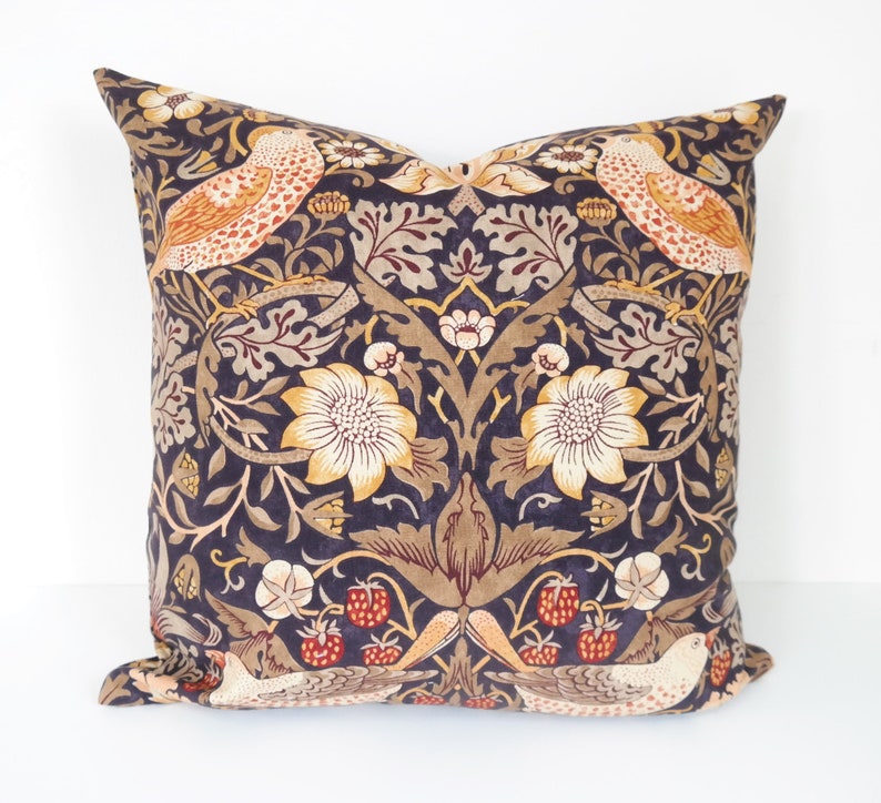 Double-sided 18'' STRAWBERRY THIEF pillow cover . Design William Morris. 100% cotton for pillow in size 45x45 cm 18''x18''. image 2