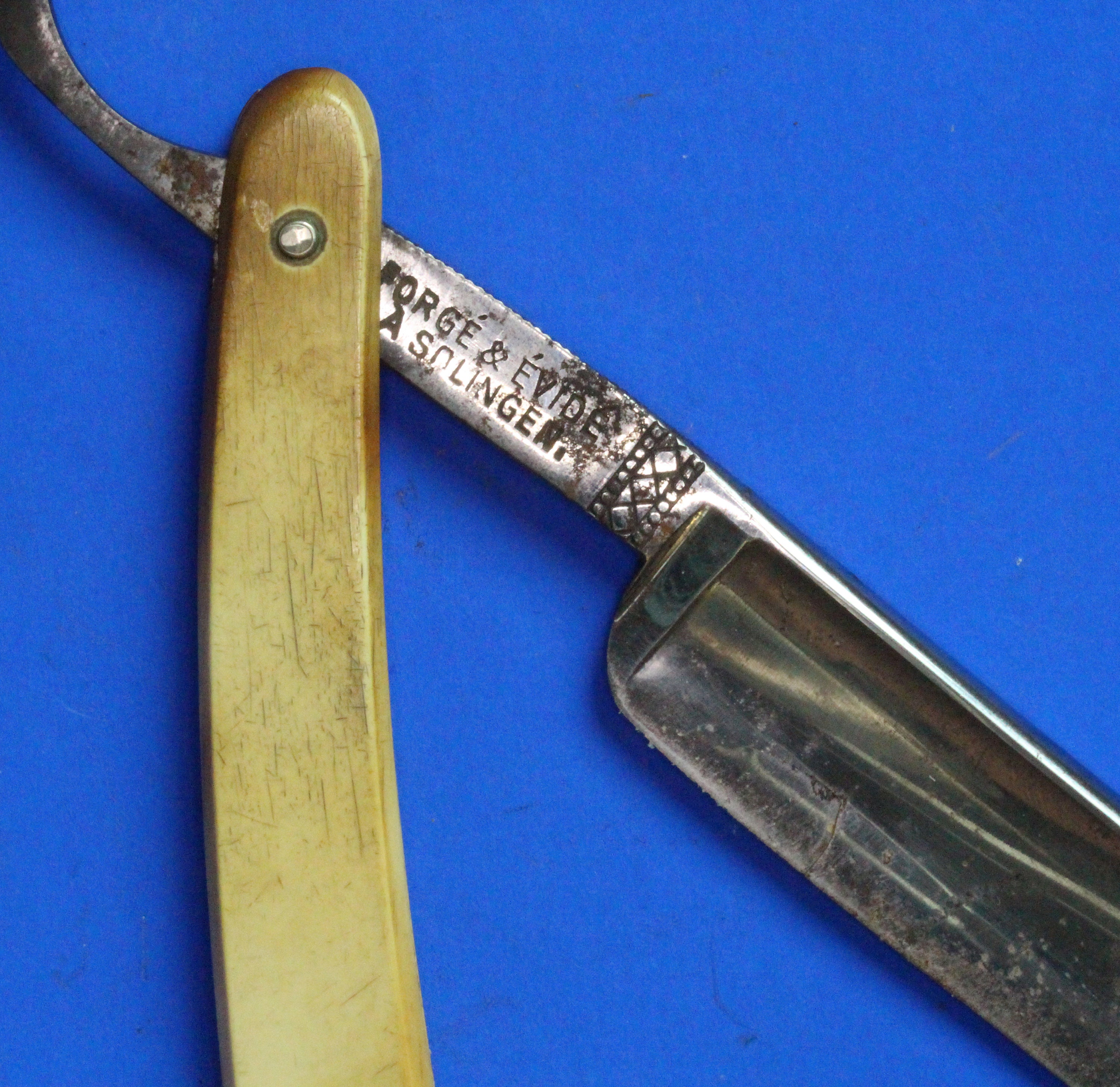 Antique Victorian Colibri 60 Razor With Original Case, Cut-throat