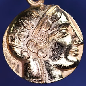 Pendentif pièce de monnaie grecque (20 mm) - Plaqué or - avec carte d'information [GCPG]
