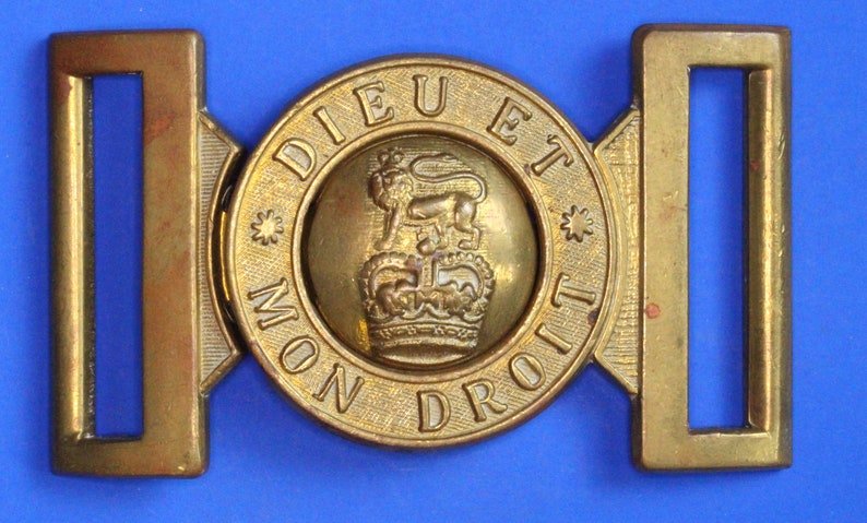 British Army brass belt buckle, DIEU Et Mon DROIT, Queen's Crown, 1.5 inch 08/23 28134 image 1