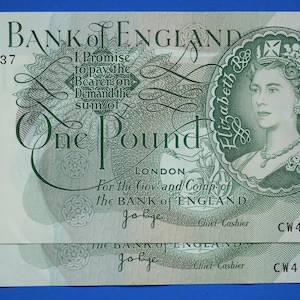 2x 1970 Bank of England One pound 1 pound JB Page Prefix &quot;CW40&quot; banknotes, Elizabeth II, CONSECUTIVE Numbers [06/25 32657]
