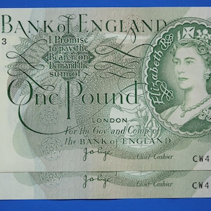 2x 1970 Bank of England One pound 1 pound JB Page Prefix &quot;CW40&quot; banknotes, Elizabeth II, CONSECUTIVE Numbers [06/25 32655]