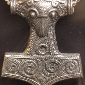 Thors Hammer Amulet Pendant Pewter on Chain, with information card & 48 cm chain [THAP]