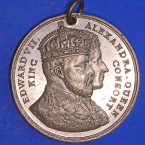 British Medal /Medallion - 1902 Edward VII & Queen Alexandra Coronation medal, 38mm     [12/24 31561]