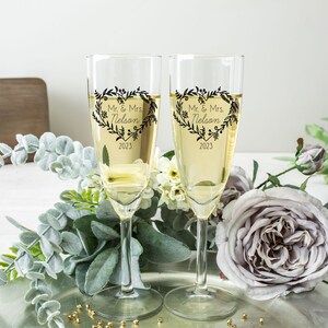 Set of 2 - Laurel Wreath Wedding Toasting Flutes - Personalized Toasting Flutes - Personalized Wedding Glasses - Champagne Flutes - A