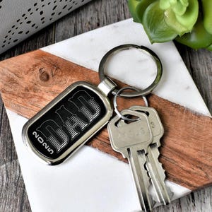 Engraved DAD Keychain – Personalized Metal Key Ring for Father’s Day Gift – Custom Keychain for Dad – Unique Gift for Him