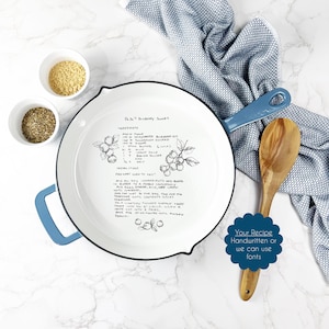 Cast iron Skillet– Handwritten Recipe Design on Durable Pan – Unique Kitchen Gift Idea for Chef, Baker, or Home Cook – Keepsake Cookware