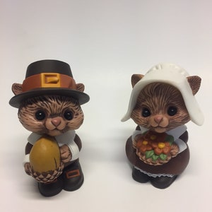 Hallmark Thanksgiving Salt and Pepper Shakers, Pilgrim Squirrels, Vintage Salt and Pepper Shakers, Thanksgiving Holiday Decorations