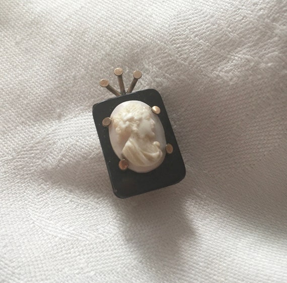 VINTAGE CAMEO and ONYX Pin; Carved Stone Cameo on… - image 1