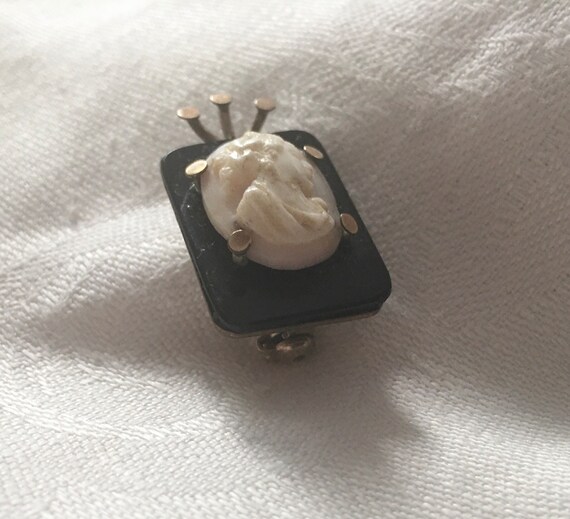 VINTAGE CAMEO and ONYX Pin; Carved Stone Cameo on… - image 3