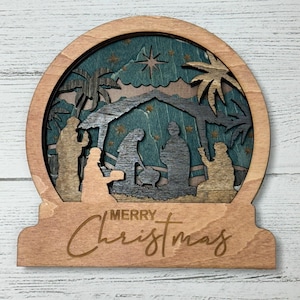 Hölzerne geschichtete Schneekugel mit frohen Weihnachten und Krippe Thema Bethlehem - gebeiztes Holz-Wohndekor rustikal