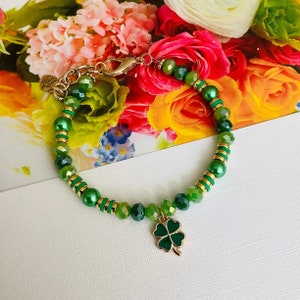 Fancy St Patrick&#39;s Day Dog Cat Collar Necklace Beaded Green & Gold Pet Jewelry Shamrock Charm Bling Puppy Collar Clover Charm Pet Accessory