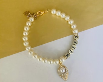 Elegante collar de perlas para mascotas, collar nupcial con nombre, joyería personalizada para gatos, colgante con dije de diamantes de imitación, disponible en oro o plata.