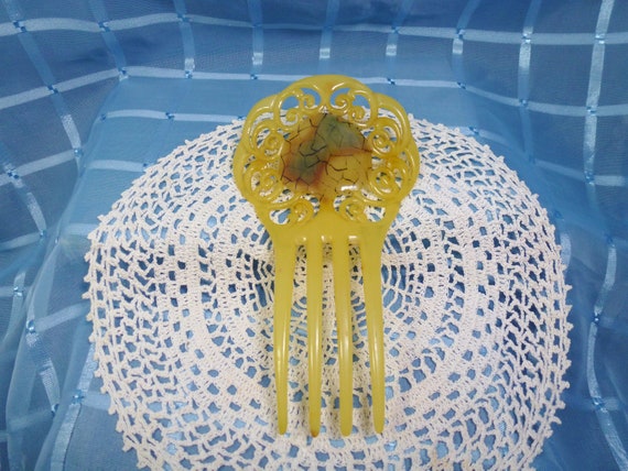 Vintage Celluloid/Plastic Ornate Hair Comb - image 2