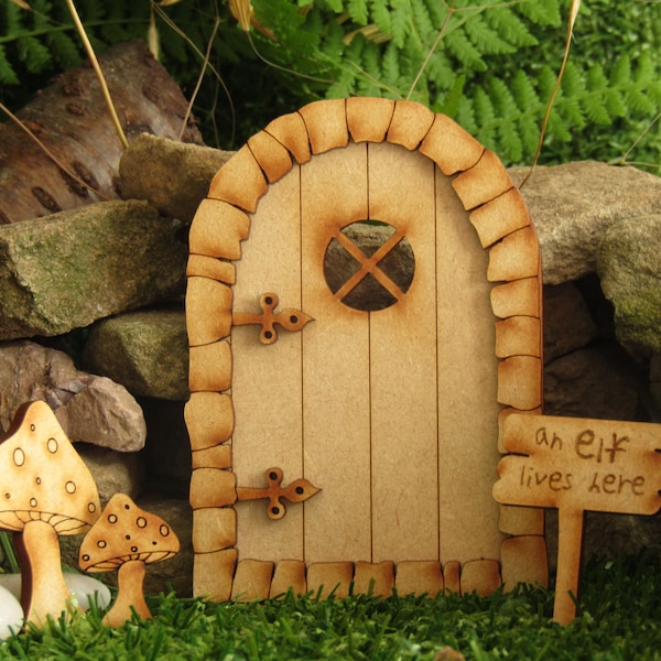 Pebble Round Fairy Door - Wooden Three-Dimensional Craft Kit with 'An Elf Lives Here' Signpost and Toadstools