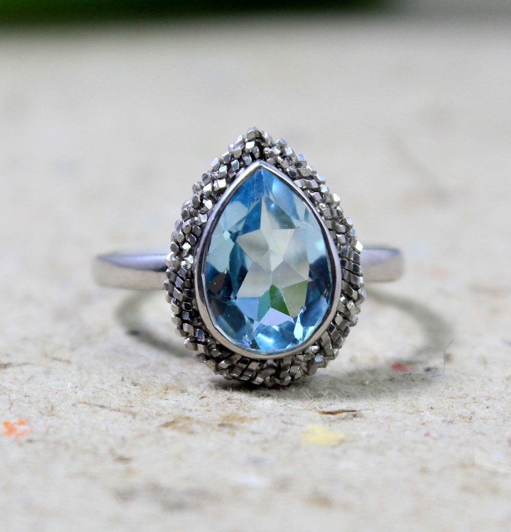 Anello in argento con Topazio Blu Svizzero (Annette classic)-9866CE Anello in argento con Topazio Blu Svizzero (Annette classic)-9866CE