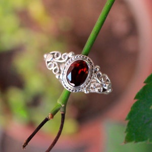 Red Garnet ring,925 Silver Ornate Ring,Sterling jewelry ,Proposal Ring,Anniversary Gift Ring,Garnet Gemstone Ring for Her,Birthstone Ring