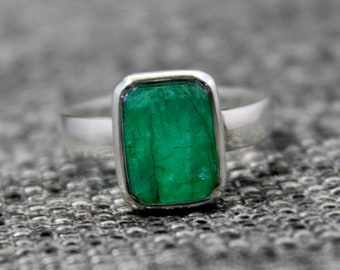 Natural Emerald Engagement Ring,Solitaire Ring,solid sterling 925 silver unisex jewelry,Anniversary Ring,Christmas Gift,My Birthstone Ring