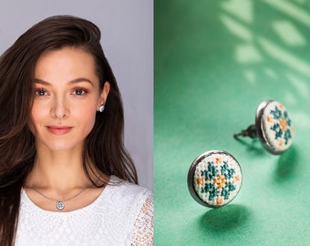 Ensembles brodés faits à la main - point de croix - bijoux en acier