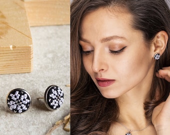 Boucles d’oreilles brodées à la main