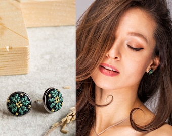 Boucles d’oreilles brodées à la main