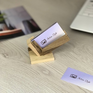 Porte-cartes de visite en bois de noyer pour bureau | Cadeau homme d'affaires | Contacter le titulaire de la carte